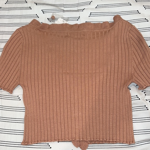 NWT UO Ruffle Cropped Ribbed Button Up Top - Picture 2 of 3
